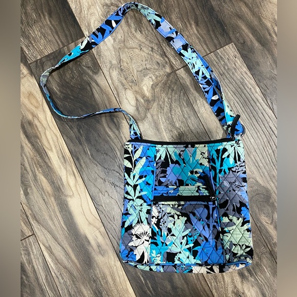 Vera Bradley Handbags - VERA BRADLEY || Crossbody